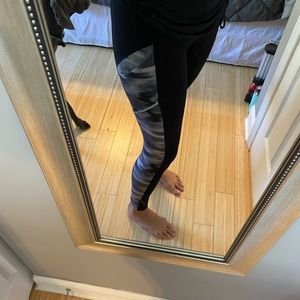 Workout leggings with side pocket